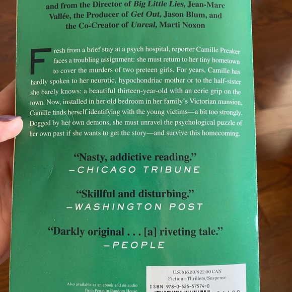 3 books for $20!! Sharp Objects by Gillian Flynn - Picture 2 of 2